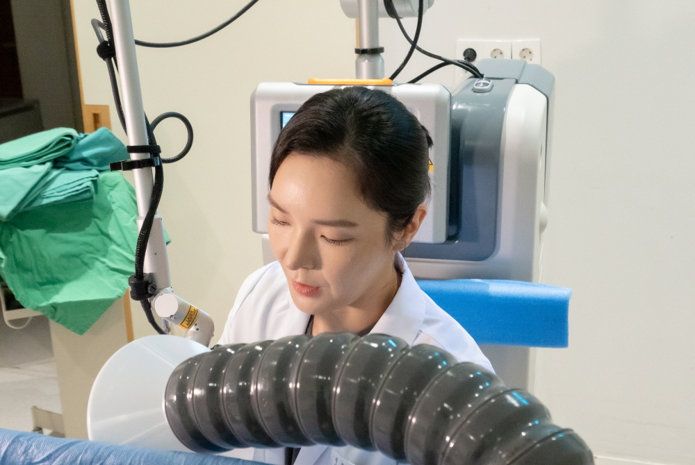 질 레이저 시술 장면 - 강남만성질염치료잘하는산부인과