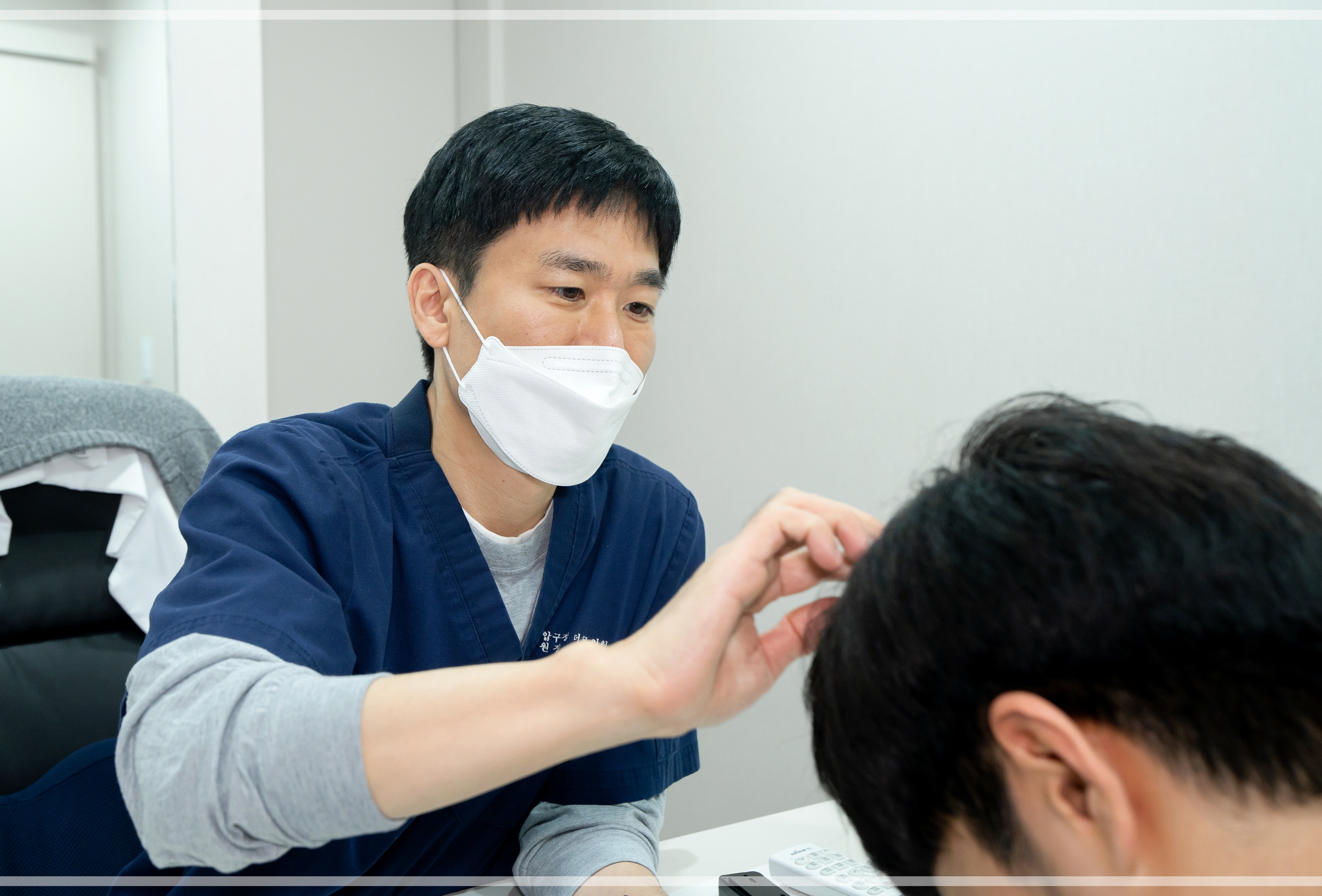 탈모 주사치료, 원형탈모 스테로이드 주사 압구정더모의원 진료 장면