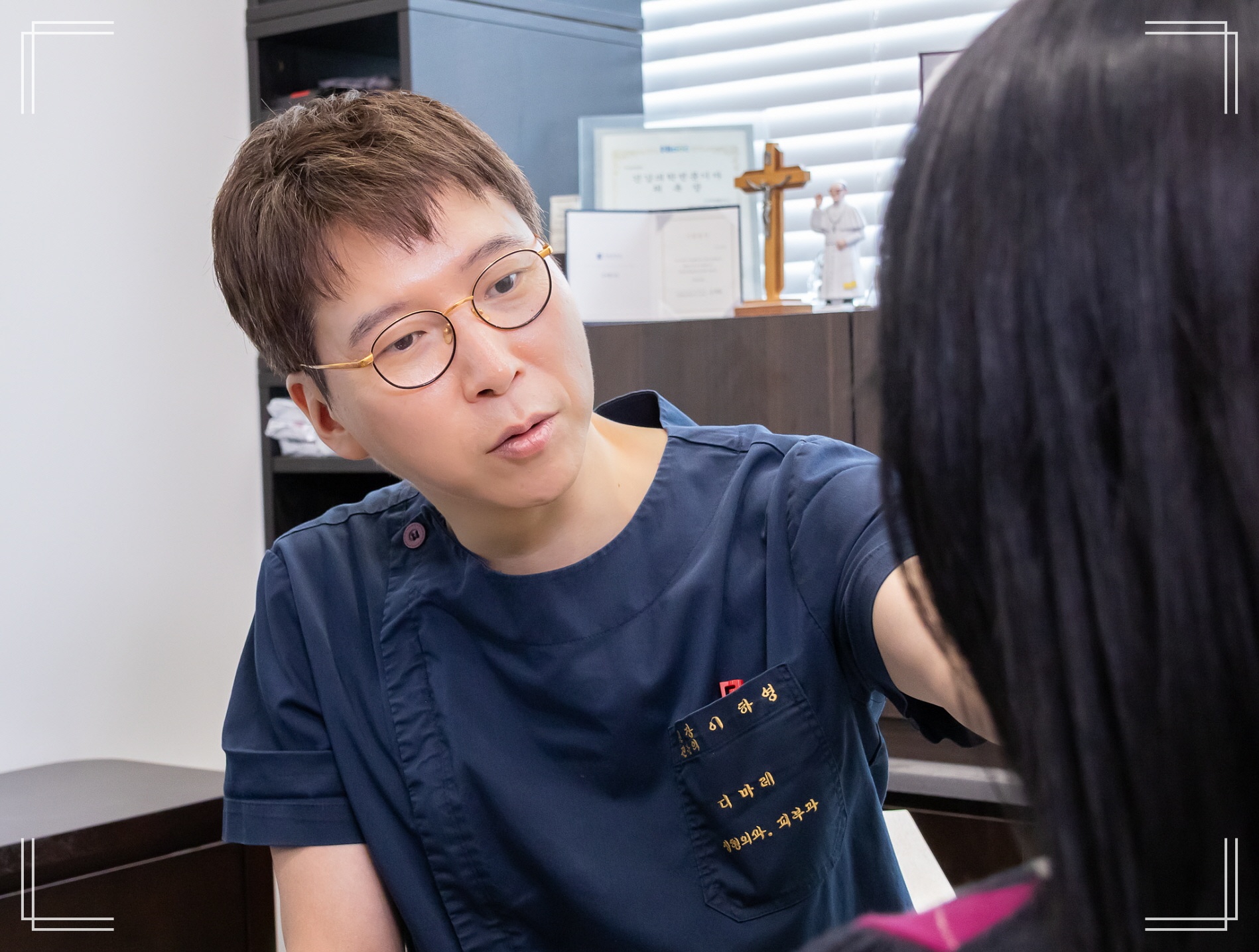 얼굴 살 빼는 시술 얼굴지방흡입 연차 쓰려고 고민하셨던 분을 진료중인 디마레클리닉 이하영 원장