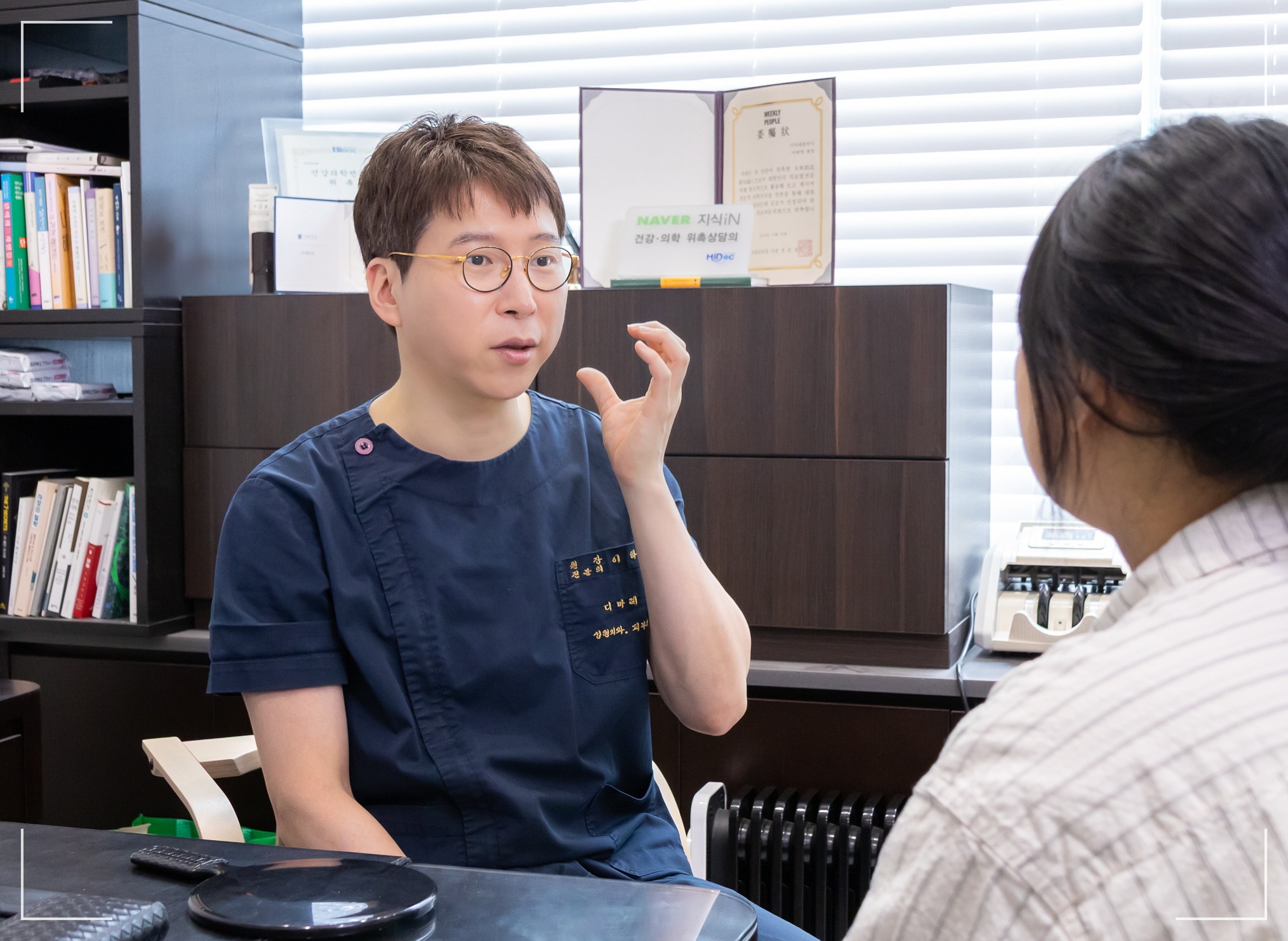 턱밑 살 생기는 이유와 광경근 운동 방법을 설명하는 얼굴 구조 설계자 이하영 원장