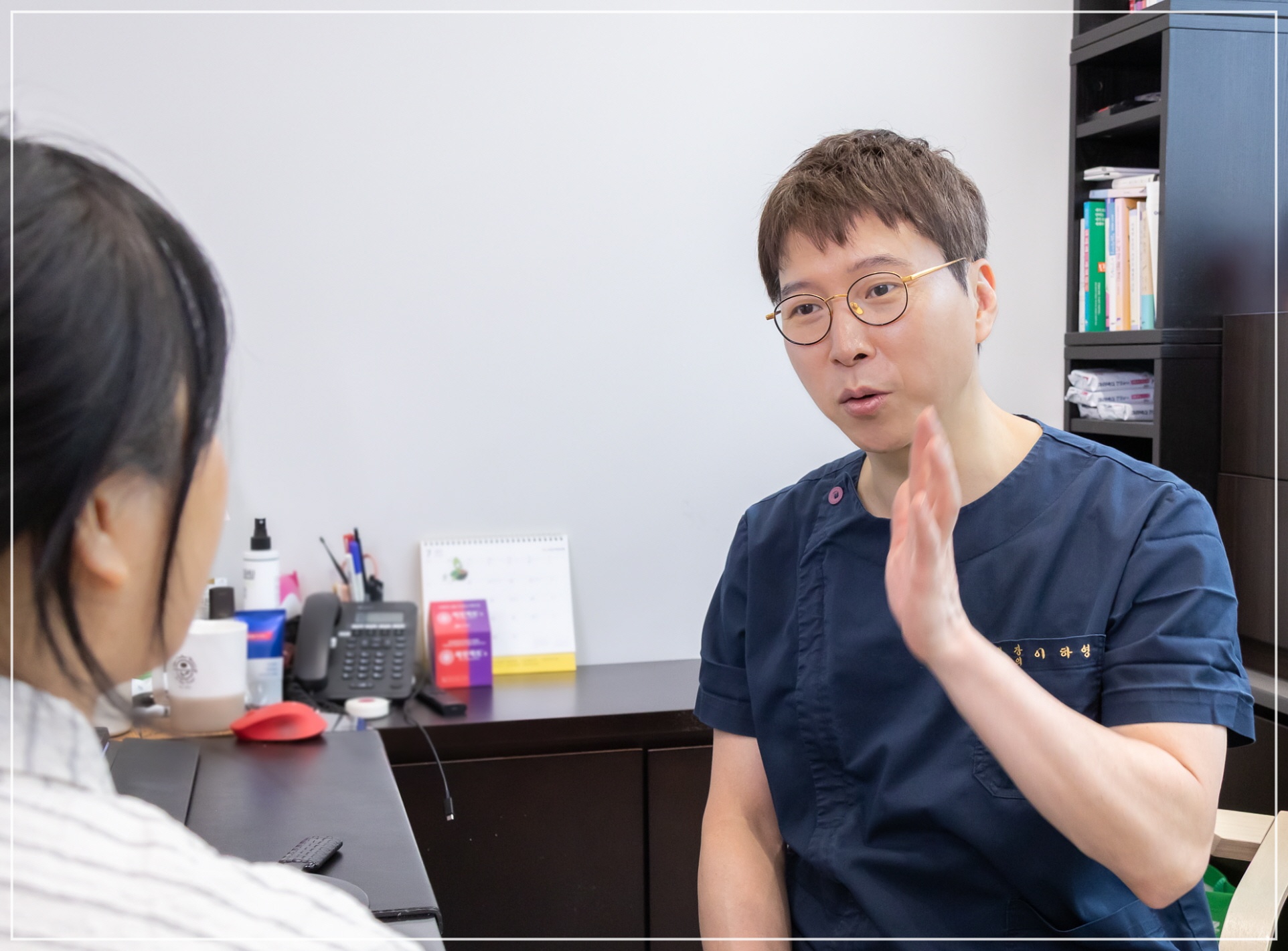 얼굴지방이식 유지기간을 설명하는 이하영 원장